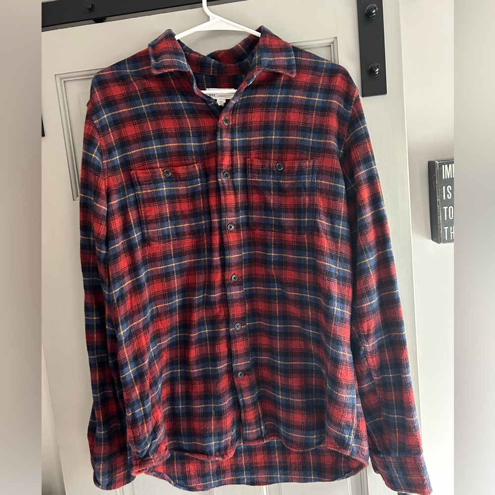 Gap medium standard fit button up
